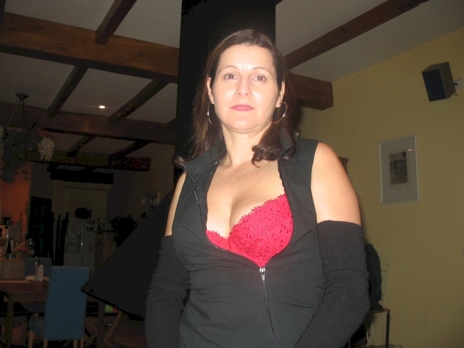 Cougar sexy domina pour amant qui se soumet