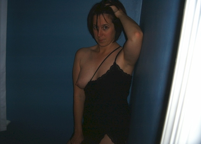 Femme coquine docile pour mec qui apprécie la domination de temps en temps dispo