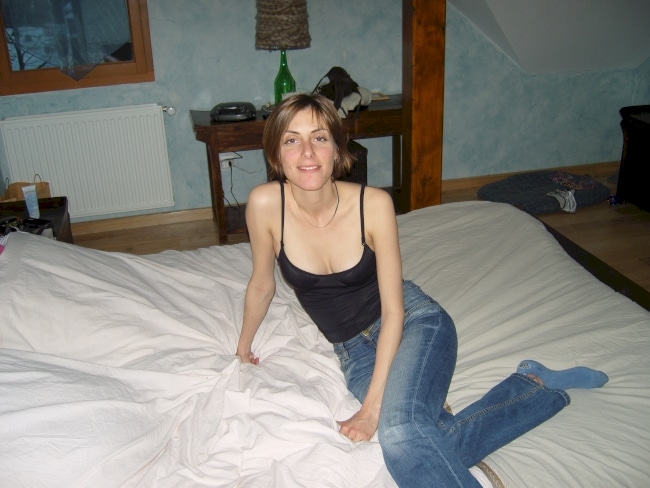 Une jeune femme coquine pour du réel